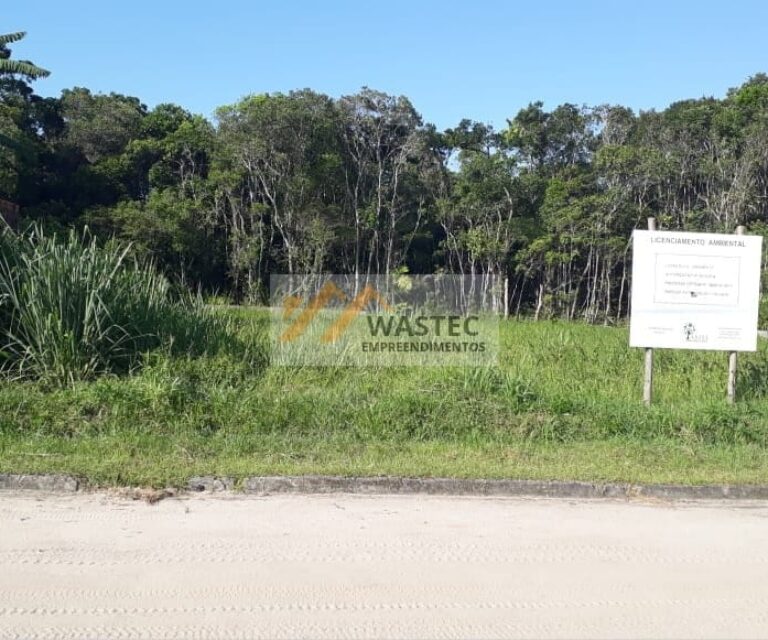 Terrenos em Peruíbe em Loteamento Fechado