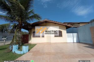 Ref.: R$570.000,00 Casa Térrea 2 Dorm e 1 Suíte, área de lazer com piscina (80069)