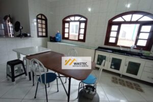 Ref.: R$450.000,00 Casa Térrea com 3 dorm, sendo uma suíte e churrasqueira (81234)