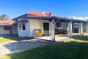 Ref.: R$1.200.000,00 Casa Térrea com 2 suítes, Edícula e Quintal espaçoso (04245)
