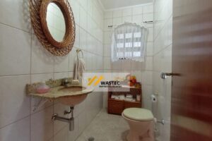 Ref.: R$1.200.000,00 Casa Térrea com 2 suítes, Edícula e Quintal espaçoso (04245)