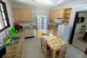 Ref.: R$1.200.000,00 Casa Térrea com 2 suítes, Edícula e Quintal espaçoso (04245)