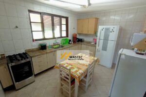 Ref.: R$1.200.000,00 Casa Térrea com 2 suítes, Edícula e Quintal espaçoso (04245)