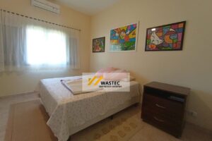 Ref.: R$1.200.000,00 Casa Térrea com 2 suítes, Edícula e Quintal espaçoso (04245)