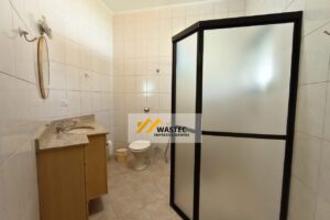 Ref.: R$1.200.000,00 Casa Térrea com 2 suítes, Edícula e Quintal espaçoso (04245)