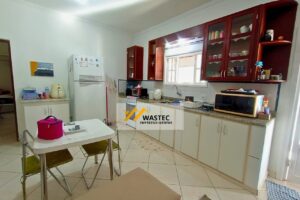 Ref.: R$1.200.000,00 Casa Térrea com 2 suítes, Edícula e Quintal espaçoso (04245)