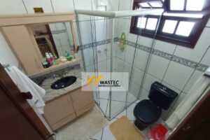 Ref.: R$1.200.000,00 Casa Térrea com 2 suítes, Edícula e Quintal espaçoso (04245)