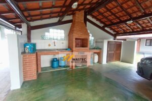 Ref.: R$1.200.000,00 Casa Térrea com 2 suítes, Edícula e Quintal espaçoso (04245)