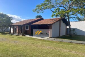 Ref.: R$1.200.000,00 Casa Térrea com 2 suítes, Edícula e Quintal espaçoso (04245)