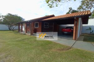 Ref.: R$1.200.000,00 Casa Térrea com 2 suítes, Edícula e Quintal espaçoso (04245)
