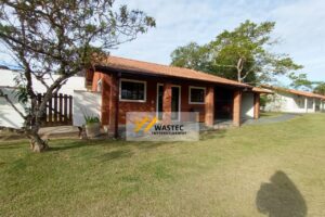 Ref.: R$1.200.000,00 Casa Térrea com 2 suítes, Edícula e Quintal espaçoso (04245)