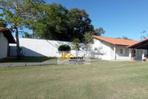 Ref.: R$1.200.000,00 Casa Térrea com 2 suítes, Edícula e Quintal espaçoso (04245)
