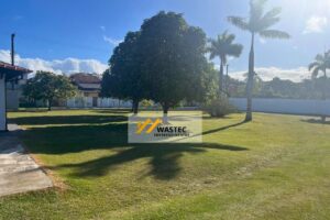 Ref.: R$1.200.000,00 Casa Térrea com 2 suítes, Edícula e Quintal espaçoso (04245)