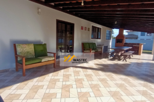Ref.: R$1.200.000,00 Casa Térrea com 2 suítes, Edícula e Quintal espaçoso (04245)