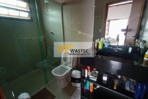 Ref.: 700.000,00 Casa Térrea com 3 Suítes, Piscina e Churrasqueira (80044)