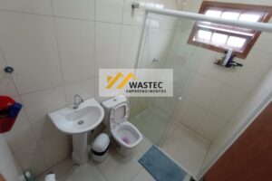 Ref.: 700.000,00 Casa Térrea com 3 Suítes, Piscina e Churrasqueira (80044)