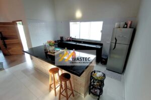 Ref.: 700.000,00 Casa Térrea com 3 Suítes, Piscina e Churrasqueira (80044)
