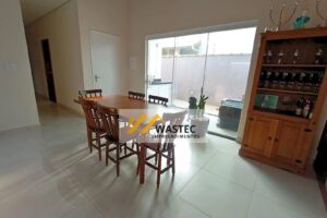 Ref.: 700.000,00 Casa Térrea com 3 Suítes, Piscina e Churrasqueira (80044)