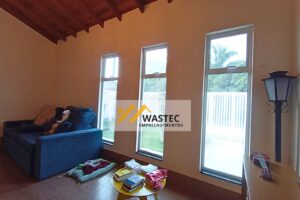 Ref.: 700.000,00 Casa Térrea com 3 Suítes, Piscina e Churrasqueira (80044)