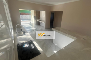 Ref.: R$ 897.000,00 Casa térrea com três dormitórios e uma maravilhosa área de lazer com piscina (80468)