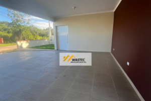 Ref.: R$ 897.000,00 Casa térrea com três dormitórios e uma maravilhosa área de lazer com piscina (80468)