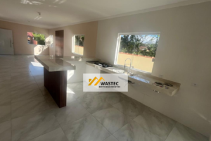 Ref.: R$ 897.000,00 Casa térrea com três dormitórios e uma maravilhosa área de lazer com piscina (80468)